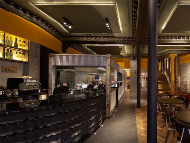 彩绘墙面与复古木质的结合 英国南多餐厅(图) 