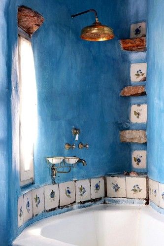 浴室复古风 斑驳墙面与钩花元素中的时光魅力 
