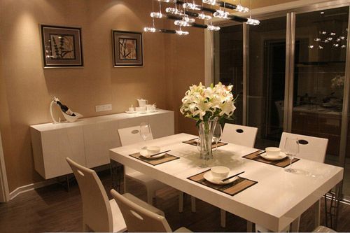 非常时尚的餐厅设计，纯白的餐桌椅组合，质感十足