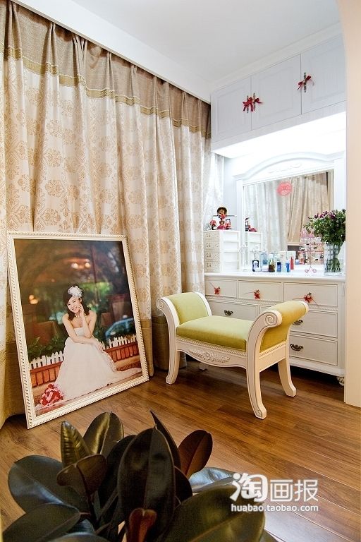 现代简约风格婚房设计 美美卧室配靓丽衣柜 