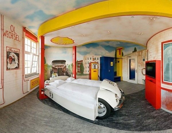 惊艳的体验 德国V8汽车爱好者主题酒店(组图) 