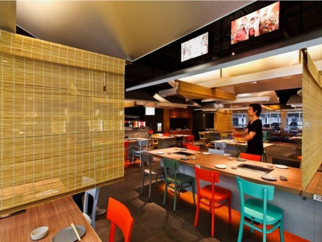 泰国曼谷Coca 烧烤店 丰富色彩打造情趣餐厅 