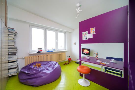 华沙色彩艳丽公寓 多彩地板装点活力居室(图) 
