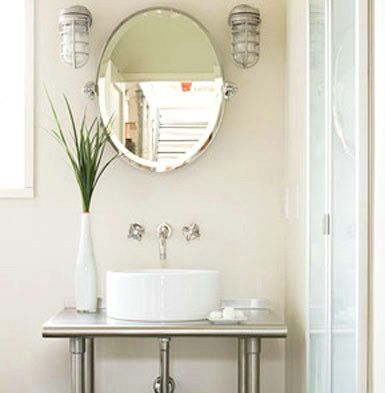 小卫浴间中的镜子从视觉上扩展空间