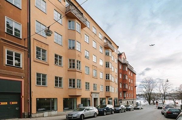 红黑金属色对比 气质瑞典城市公寓设计(组图) 
