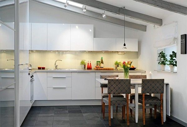 丹麦经典白色公寓 浅色木地板装饰复古风(图) 